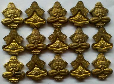 ปิดตามงคลจักวาลพุทธคมเขาอ้อ เนื้อฝาบาตร ปี44 มีโค๊ต และลายเซ็นท่านขุนพันธรักราชเดช สวยเดิมๆ